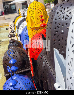 Lampade in ferro stile arabo progetto di bei colori Foto Stock