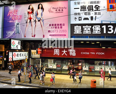 Hong Kong Kowloon - Sim Sha Tsui - cinese Cina ( sera notte di luce al neon billboard ) Yee Wo Street / Hennessy Road Causeway Bay Hong Kong Island Foto Stock