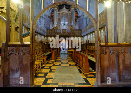 L'interno di St David's Cathedral di Pembrokeshire, Wales, Regno Unito. Il lavoro sulla presente Cattedrale cominciò nel 1181. Foto Stock