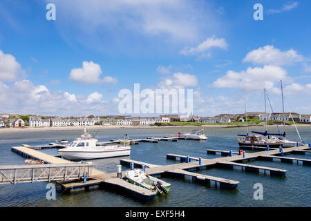 Pontili in barca nel porto di Baia Leodamais. Port Ellen Isle of Islay Argyll and Bute Ebridi Interne in Scozia UK Gran Bretagna Foto Stock