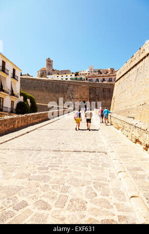 Ibiza città vecchia porta d ingresso al walled Dalt Vila la fortificazione del sito Patrimonio Mondiale dell'Unesco Foto Stock