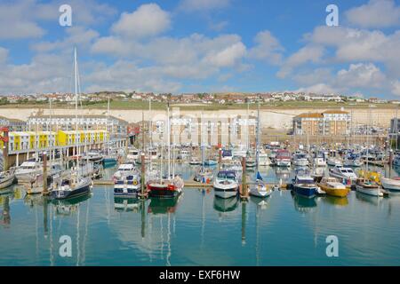 Barche ormeggiate a Brighton Marina in East Sussex, Inghilterra Foto Stock