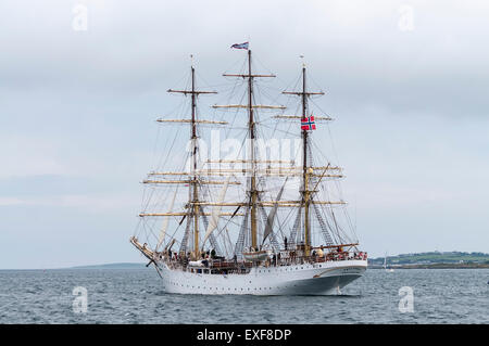 Classe B Tall Ship, Sorlandet, lascia Belfast durante l'inizio del 2015 Tall Ships race Foto Stock