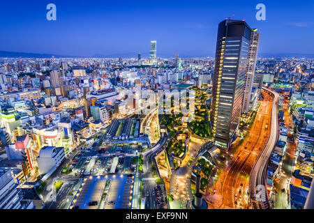 Osaka, Giappone skyline della città affacciato sul quartiere Namba. Foto Stock