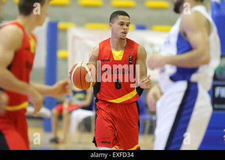 Lignano Sabbiadoro, Italia. 13 Luglio, 2015. Belgio del Emmanuel Lecomte controlla la sfera durante il secondo turno basket match tra Israele e Belgio della U20 Campionati Europei Maschili 2015 nella Pala Getur sports hall di Lignano lunedì 13 luglio 2015. Credito: Andrea Spinelli/Alamy Live News Foto Stock