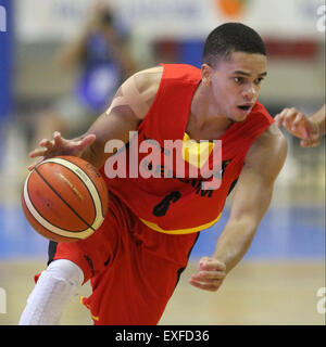 Lignano Sabbiadoro, Italia. 13 Luglio, 2015. Belgio del Emmanuel Lecomte eseguire con la palla durante il secondo turno basket match tra Israele e Belgio della U20 Campionati Europei Maschili 2015 nella Pala Getur sports hall di Lignano lunedì 13 luglio 2015. Credito: Andrea Spinelli/Alamy Live News Foto Stock