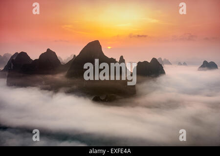 Guilin, Cina montagne carsiche. Foto Stock