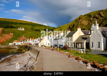 Storico villaggio costiero di Pennan in Aberdeenshire in Scozia Regno Unito Foto Stock