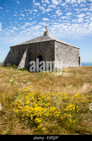 St Aldhelm la Cappella è una struttura appoggiato sulle scogliere di St Aldhelm la testa nel Dorset costruito per resistere a gale force venti Foto Stock