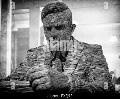 Statua di ardesia di Alan Turing, Bletchley Park, Milton Keynes, Gran Bretagna Foto Stock