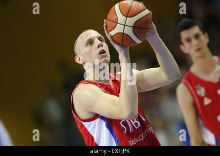 Lignano Sabbiadoro, Italia. 13 Luglio, 2015. La Serbia il Dejan Davidovac durante il secondo turno basket match tra Italia e Serbia della U20 Campionati Europei Maschili 2015 nella Pala Getur sports hall di Lignano lunedì 13 luglio 2015. Credito: Andrea Spinelli/Alamy Live News Foto Stock