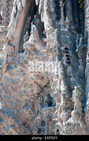 Chiusura del dettaglio sulla facciata della Natività, La Sagrada Familia Foto Stock