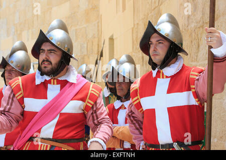 I soldati dell'Ordine di Malta a Forte Sant'Elmo a La Valletta, Malta Foto Stock