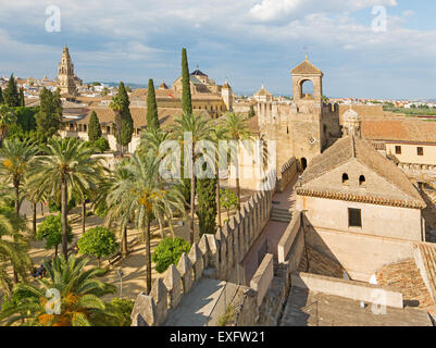 Cordoba - l'outlook dal castello Alcazar de los Reyes Cristianos alla Cattedrale. Foto Stock