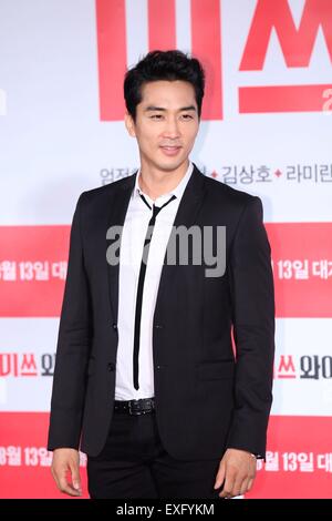 Seung-heon Song assiste la conferenza stampa del suo nuovo film Miss moglie a Seul, in Corea del Sud il 13 luglio, 2015.(Cina e Corea del Sud) Foto Stock