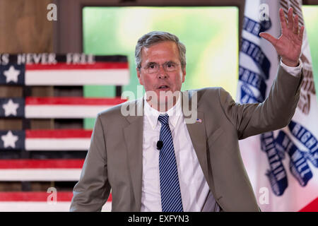 Ames, Iowa, USA. 13 Luglio, 2015. Ex governatore della Florida e 2016 candidato presidenziale Jeb Bush parla di storia nella contea di GOP per la cena. Credito: Brian Cahn/ZUMA filo/Alamy Live News Foto Stock