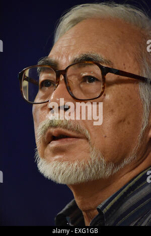 Tokyo, Giappone. 13 Luglio, 2015. Giappone di Oscar-premiato animatore Hayao Miyazaki partecipa a una conferenza stampa presso i corrispondenti stranieri' Club del Giappone a Tokyo in Giappone, il 13 luglio 2015. Hayao Miyazaki lunedì ha esortato il governo giapponese a seguire il paese 's 70-anno di pacifismo sin dalla fine della II Guerra Mondiale facendo cadere un piano per creare una sostituzione all'interno di Okinawa per un controverso base aerea degli Stati Uniti e di sicurezza pacchetto legislativo per consentire il Giappone " s le forze di difesa per esercitare il diritto di difesa collettiva. © corrispondenti stranieri' Club del Giappone/Xinhua/Alamy Live News Foto Stock