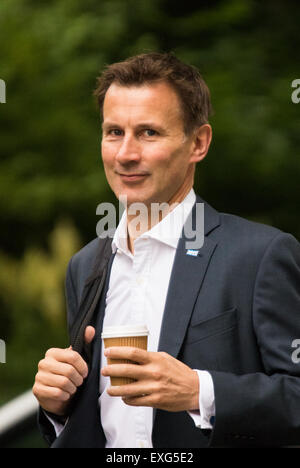 A Downing Street, Londra, 14 luglio 2015. Segretaria di salute Jeremy Hunt arriva al 10 di Downing Street per il governo settimanale della riunione di gabinetto. Credito: Paolo Davey/Alamy Live News Foto Stock