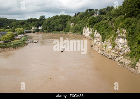 Cliff e loop di meandro del fiume Wye a Chepstow, Monmouthshire, Wales, Regno Unito Foto Stock