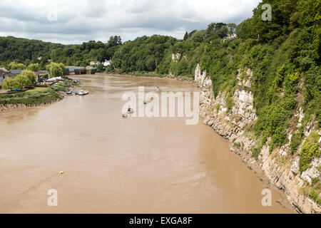 Cliff e loop di meandro del fiume Wye a Chepstow, Monmouthshire, Wales, Regno Unito Foto Stock