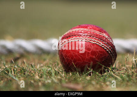 Cricket - Kent Cricket League Division IV 1XI - Faversham Cricket Club v Cowdrey Cricket Club Foto Stock