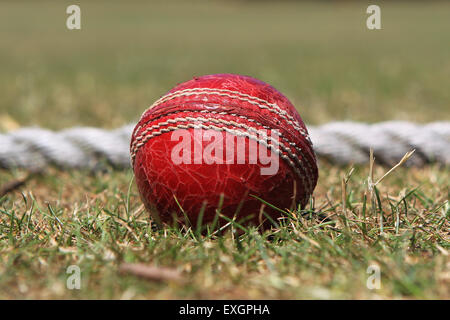 Cricket - Kent Cricket League Division IV 1XI - Faversham Cricket Club v Cowdrey Cricket Club Foto Stock