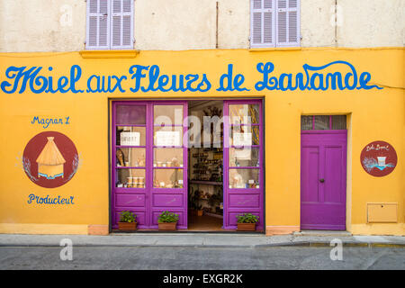 Negozio di vendita locale di specialità tipiche in Valensole, Provenza, Francia Foto Stock