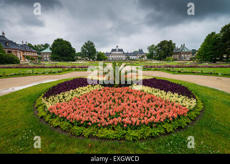 Giardini, Schloss Pillnitz Castle, Dresda, Sassonia, Germania, Europa Foto Stock