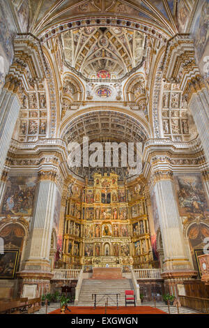 GRANADA, Spagna - 29 Maggio 2015: il santuario e la cupola della chiesa di Monasterio de San Jeronimo. Foto Stock