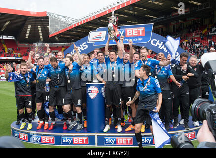 AFC Bournemouth giocatori festeggiare la conquista il cielo Campionato di scommessa Foto Stock