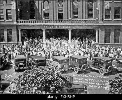 Questa immagine mostra la Conferenza generale 1929 riunione della Chiesa mennonita, un evento significativo nella storia della Chiesa mennonita. Esso riflette l'attenzione organizzativa e religiosa dell'incontro. Foto Stock