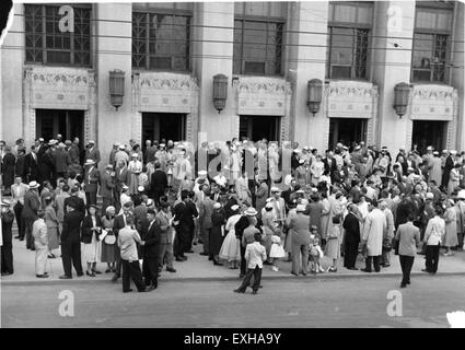 La Conferenza generale della Chiesa mennonita del 1956 riunì membri della comunità mennonita per discutere le attività della chiesa, la teologia e le questioni comuni. Foto Stock