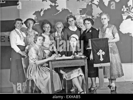 La Conferenza generale del 1956 la riunione della Chiesa mennonita fu un evento importante per i membri della fede mennonita per discutere le questioni che affrontano la Chiesa, tra cui la crescita spirituale, la governance e le sfide future. Foto Stock