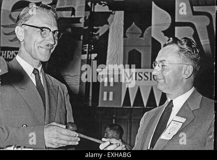 La riunione della Chiesa mennonita della Conferenza generale del 1956 ha riunito i leader mennoniti per discutere le questioni di fede, i programmi della Chiesa e la direzione della missione della Chiesa e gli sforzi di sensibilizzazione. Foto Stock