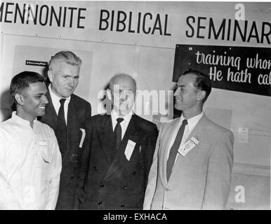 La Conferenza generale della Chiesa mennonita del 1956 ha riunito i leader e i membri della Chiesa per discutere la direzione futura della comunità di fede mennonita. Foto Stock