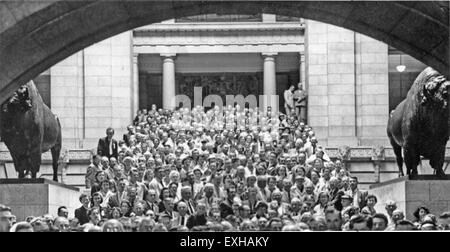 La Conferenza generale del 1956, la riunione della Chiesa mennonita, affrontò le questioni denominazionali chiave, concentrandosi sulla fede, la dottrina e le attività ecclesiastiche per la crescente comunità mennonita. Foto Stock
