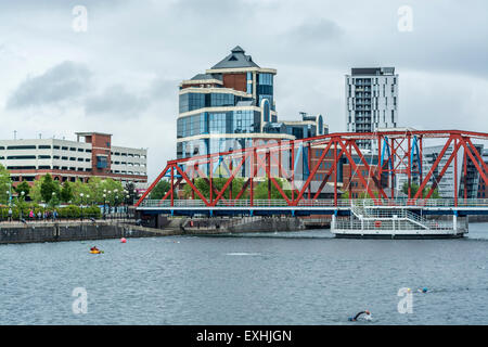 Vista su dock 9 sabato 11 luglio 2015 a Salford Quays, Manchester, UK, con uswim organizzato eventi di nuoto. Foto Stock