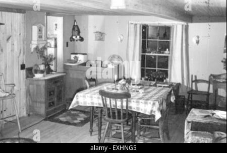 La casa di alta Schrock a Goshen, Indiana, riflette il design degli interni e i mobili tipici della comunità mennonita della regione. La casa è una rappresentazione del patrimonio culturale mennonita e del design tradizionale a Goshen. Foto Stock