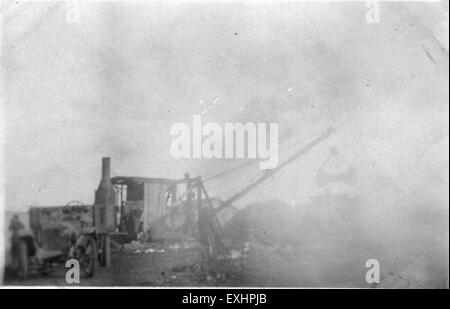 La pala a carbone a vapore è un pezzo storico di macchinari industriali utilizzati durante la rivoluzione industriale. Questa pala meccanica era fondamentale nelle operazioni minerarie, contribuendo a migliorare l'efficienza nell'estrazione del carbone. Foto Stock