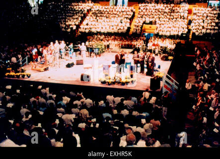 La serata di apertura della Mennonite World Conference presso l'Arena Convention Centre di Winnipeg, Manitoba, Canada, segna un significativo evento culturale e religioso, che riunisce le comunità mennonite per discussioni e celebrazioni. Foto Stock