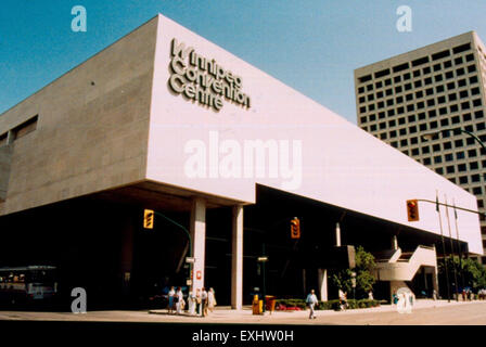 Il Winnipeg Convention Centre ha ospitato la Mennonite World Conference a Manitoba, Canada, mostrando la comunità mennonita globale. Questo evento riflette il significato culturale e religioso del movimento mennonita nella regione. Foto Stock
