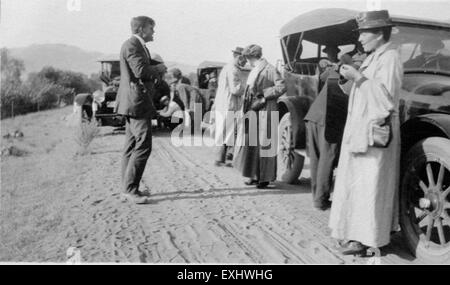 Una fotografia della riunione della Chiesa mennonita della Conferenza generale del 1917, che mostra un momento storico nella comunità mennonita. L'immagine mette in evidenza l'incontro religioso e il suo significato nella storia mennonita. Foto Stock