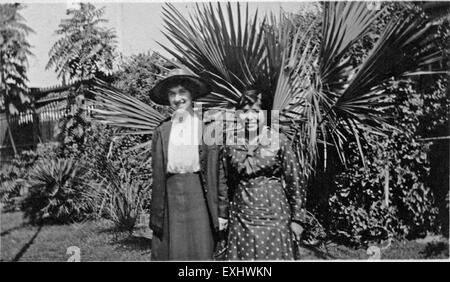 Una fotografia della Conferenza generale della Chiesa mennonita del 1917, che cattura i delegati e i partecipanti a questo importante incontro religioso. L'immagine offre informazioni sulle riunioni mennonite dei primi anni del XX secolo. Foto Stock