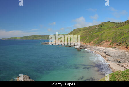 Caletta rocciosa a sud ovest percorso costiero, vicino a Salcombe, sulla South Devon Coast, England, Regno Unito Foto Stock