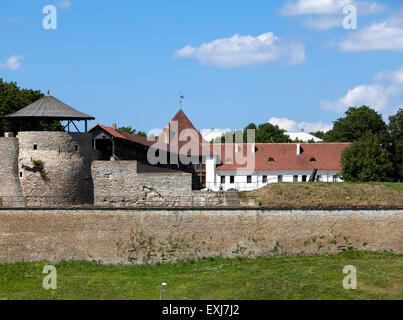 L'Estonia. Narva. Antica fortezza sul confine con la Russia Foto Stock