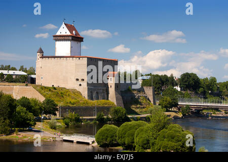 L'Estonia. Narva. Antica fortezza sul confine con la Russia Foto Stock