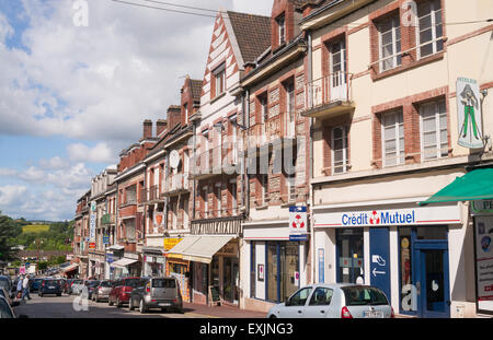 Street (Grande Rue Fausse Porte ) in Neufchatel en Bray, Seine-Maritime, Normandia, Francia Foto Stock