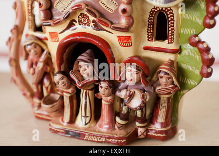 A tema cristiano Ceramica Peruviana in ceramica Foto Stock