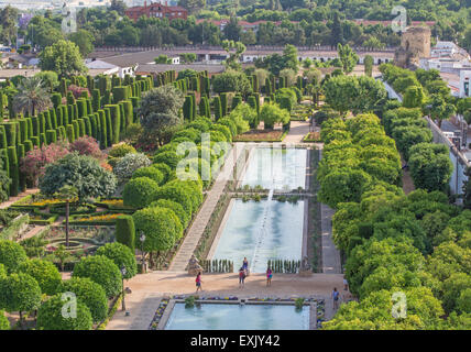 CORDOBA, Spagna - 25 Maggio 2015: i giardini di palazzo Alcazar de los Reyes Cristianos. Foto Stock