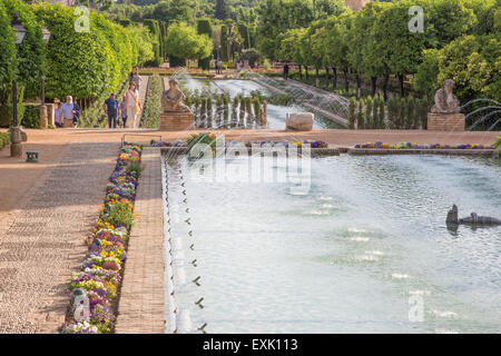 CORDOBA, Spagna - 25 Maggio 2015: i giardini di palazzo Alcazar de los Reyes Cristianos. Foto Stock